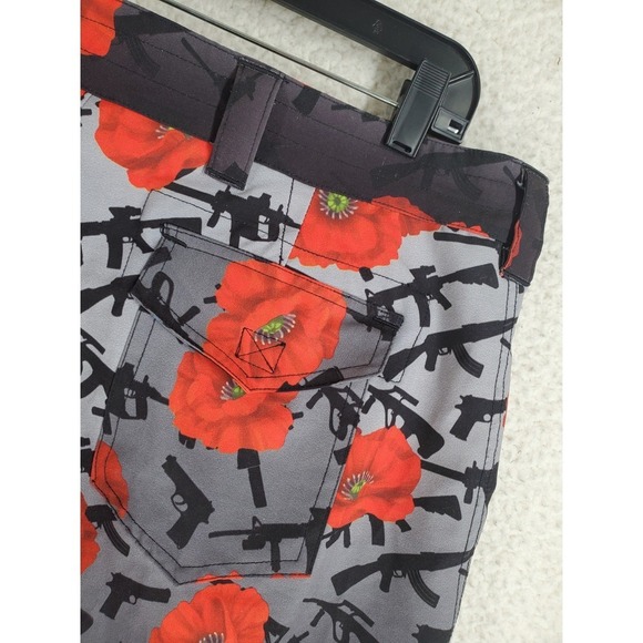 UNDR Industries Lest We Forget Board Shorts Swim Trunks Men L 38x11 Black Red - Picture 5 of 8